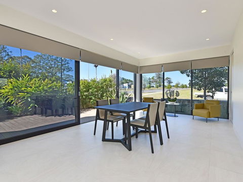 Villa Sorrento Waterside At Trinity Point - Tourism Canberra 1