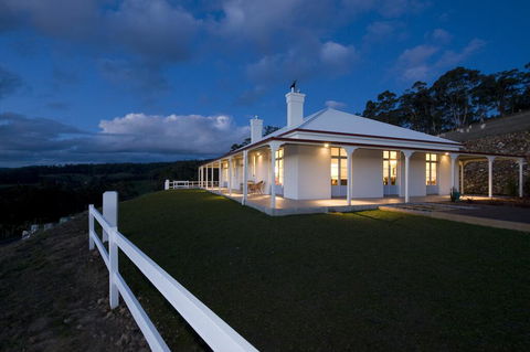 Villa Talia Tasmania - Tourism Canberra 1