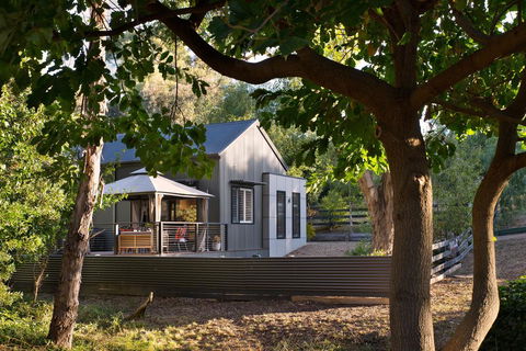 Villa Vanzetta - Tourism Canberra 1