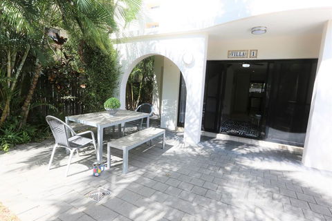 Villa Via Veneto - Tourism Canberra 1
