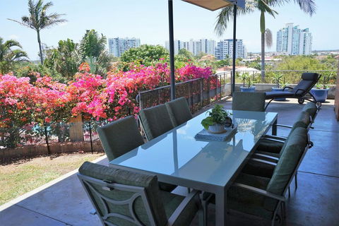 Villa With Views & Pool - Tourism Canberra 2