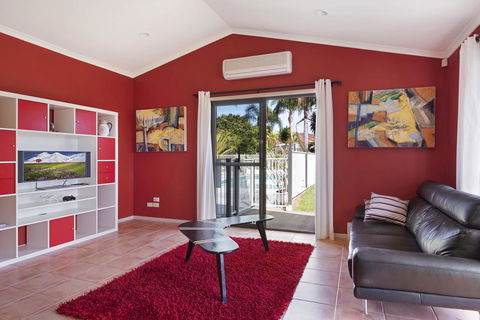 Village Drive 31 Ulladulla - Tourism Canberra 1