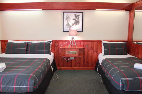 Village Family Motor Inn - Tourism Canberra 1