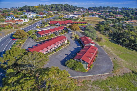 Village Family Motor Inn - Tourism Canberra 0