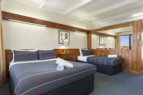 Village Family Motor Inn - Tourism Canberra 3