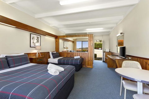 Village Family Motor Inn - Tourism Canberra 2