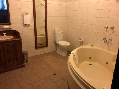 Vue Grand Hotel - Tourism Canberra 1