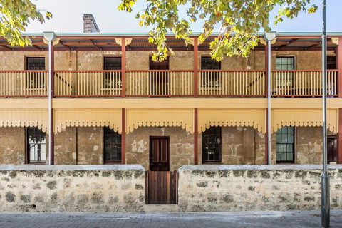 Warders Cottage: Iconic Cottage In The Heart Of Freo - Tourism Canberra 0