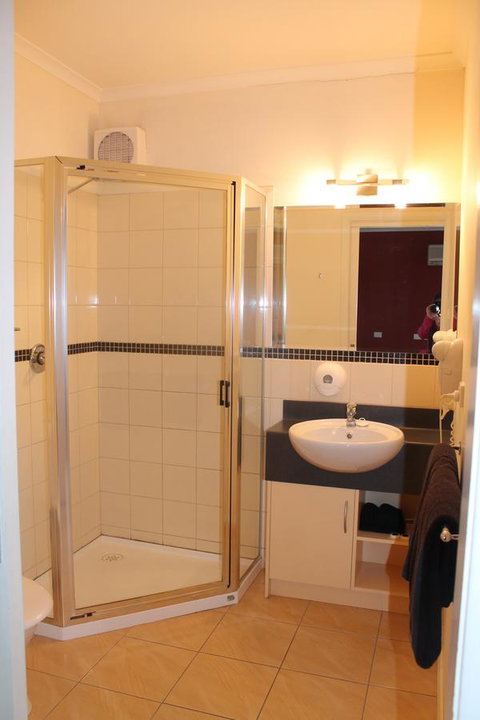 Rochester Motel - Tourism Canberra 6