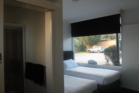Rochester Motel - Tourism Canberra 7