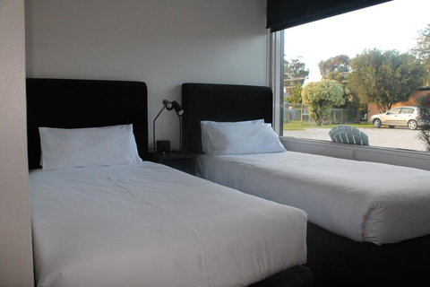 Rochester Motel - Tourism Canberra 2