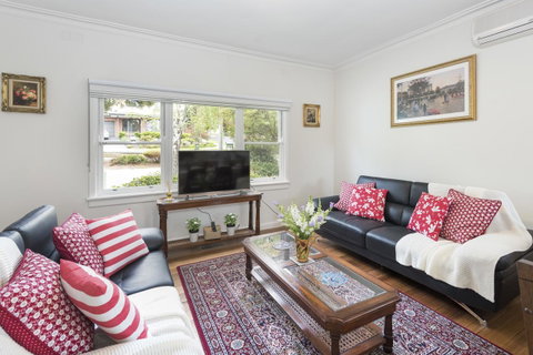 Hillside House - Tourism Canberra 3