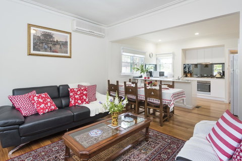 Hillside House - Tourism Canberra 1