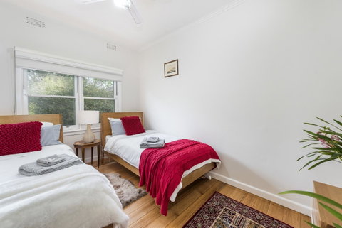 Hillside House - Tourism Canberra 5