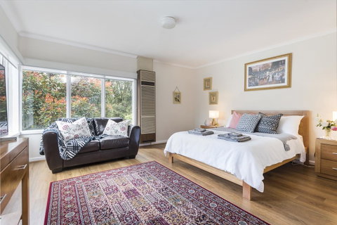 Hillside House - Tourism Canberra 4