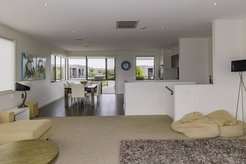 1 Pebble Place - Tourism Canberra 4