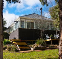 Lake Como Villa - Tourism Canberra