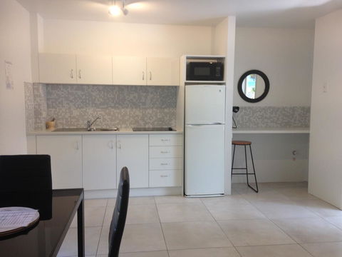 Chez Noosa Resort Motel - Tourism Canberra 5
