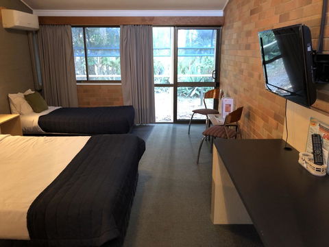 Bribie Island Hotel - Tourism Canberra 2