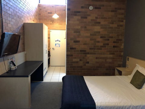 Bribie Island Hotel - Tourism Canberra 3