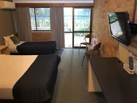 Bribie Island Hotel - Tourism Canberra 21