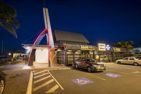 Nightcap At Kawana Waters Hotel - Tourism Canberra 4