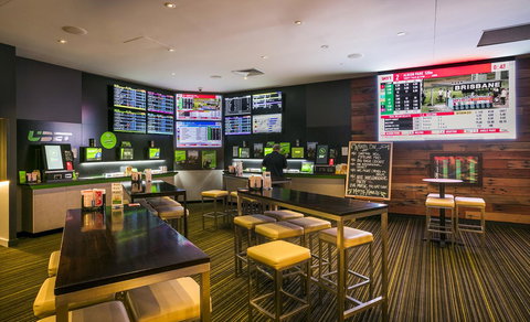 Nightcap At Kawana Waters Hotel - Tourism Canberra 9