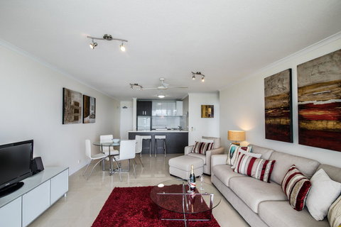 Noosa Harbour Resort - Tourism Canberra 12