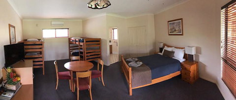 The Bearded Dragon Boutique Hotel - Tourism Canberra 8