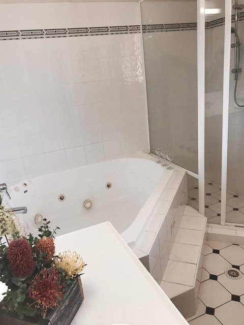 The Bearded Dragon Boutique Hotel - Tourism Canberra 44