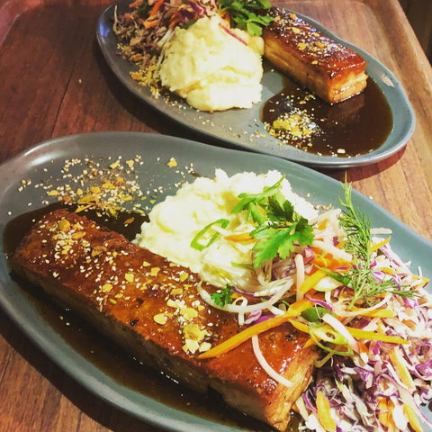 The Bearded Dragon Boutique Hotel - Tourism Canberra 16