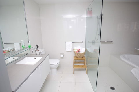 Circle Luxury Holidays - Tourism Canberra 6