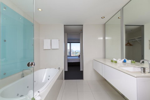 Q1 Resort & Spa - Official - Tourism Canberra 1