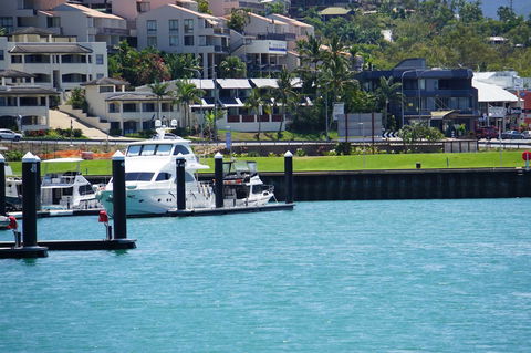 Airlie Seaview Apartments - Tourism Canberra 0