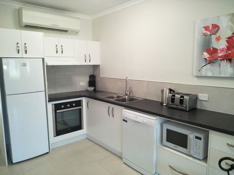 Airlie Seaview Apartments - Tourism Canberra 13