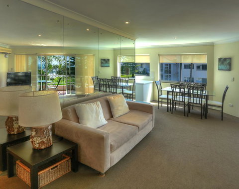 Le Beach Apartments - Tourism Canberra 4