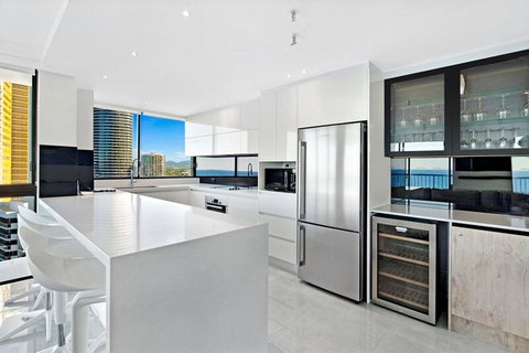 ULTIQA Beach Haven On Broadbeach - Tourism Canberra 2