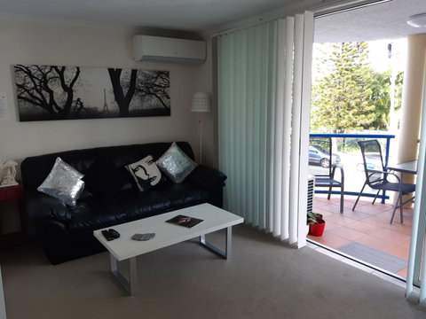 Surfers Beach Resort One - Tourism Canberra 2