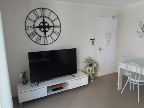 Surfers Beach Resort One - Tourism Canberra 4