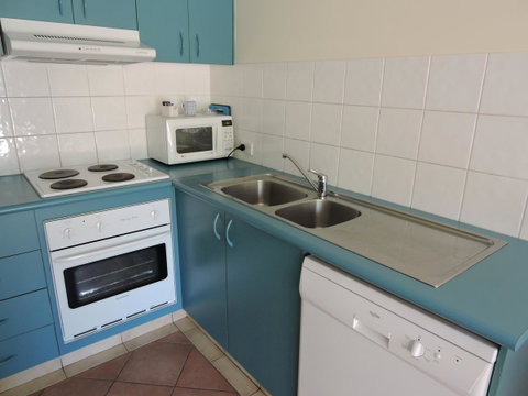 Surfers Beach Resort One - Tourism Canberra 43