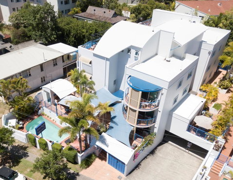 Surfers Beach Resort One - Tourism Canberra 1