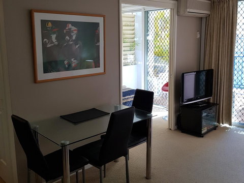 Surfers Beach Resort One - Tourism Canberra 19