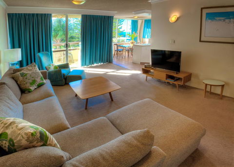 Oceania On Burleigh Beach - Tourism Canberra 32