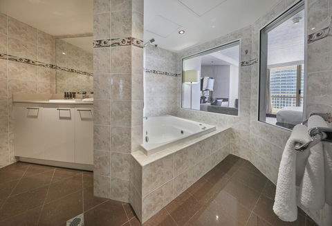 Novotel Surfers Paradise - Tourism Canberra 10