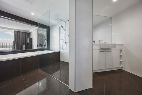 Novotel Surfers Paradise - Tourism Canberra 20