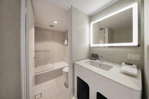 Novotel Surfers Paradise - Tourism Canberra 13
