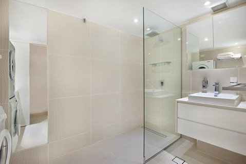 Surfers International Apartments - Tourism Canberra 12