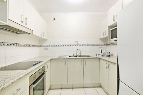 Surfers International Apartments - Tourism Canberra 35