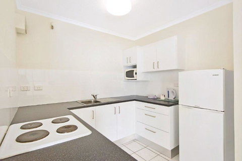 Surfers International Apartments - Tourism Canberra 32