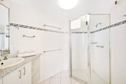 Surfers International Apartments - Tourism Canberra 18